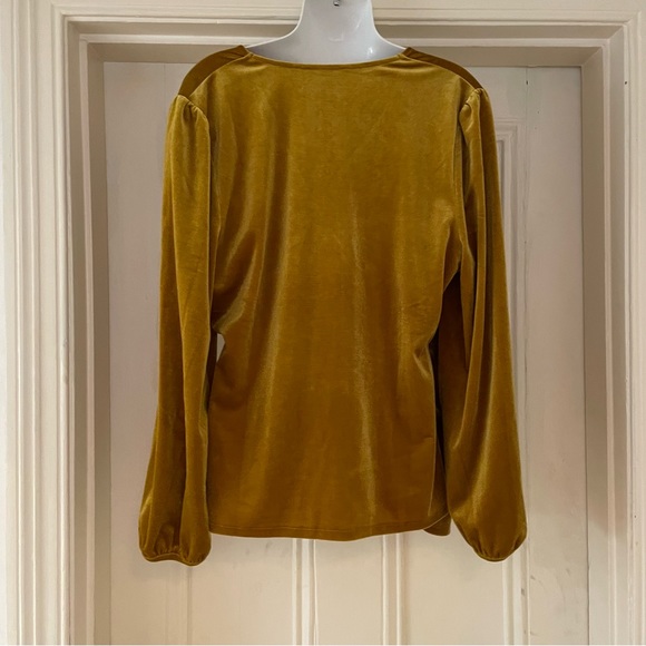Boden ‘Ellie’ Gold Velvet Wrap Top - Size 22 - Picture 3 of 3